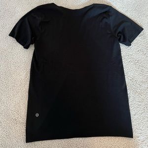 NWOT Mens size small lululemon vent tshirt